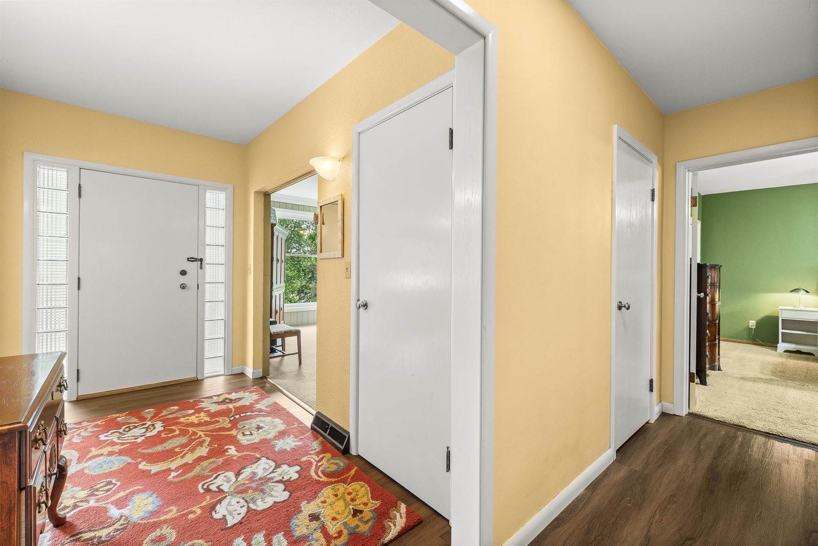 1242 E Edgewood Drive, Appleton, WI 54913