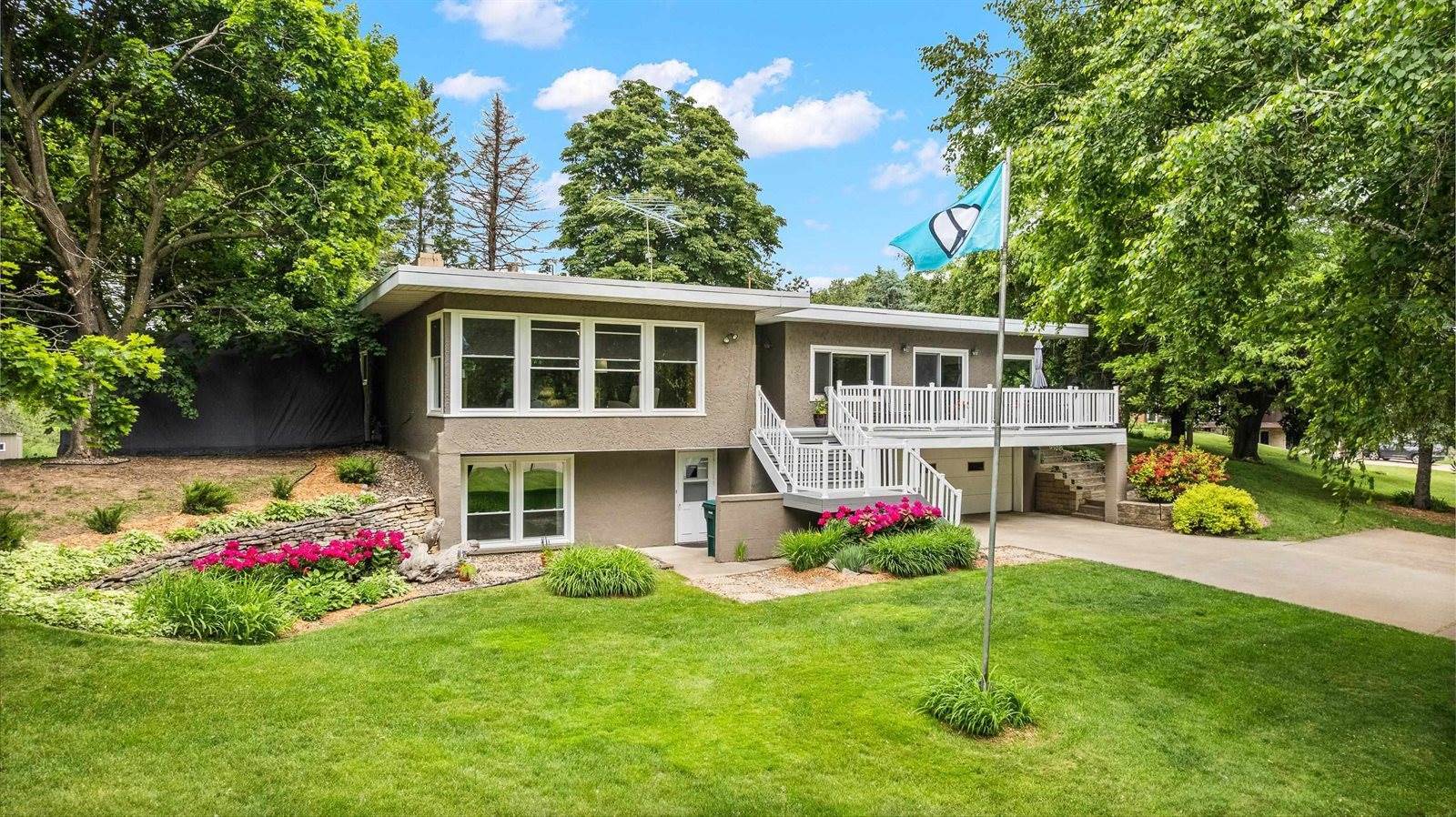 1242 E Edgewood Drive, Appleton, WI 54913