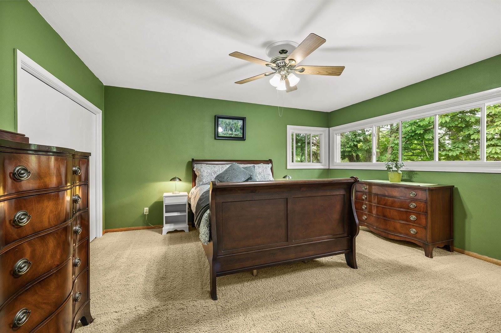 1242 E Edgewood Drive, Appleton, WI 54913