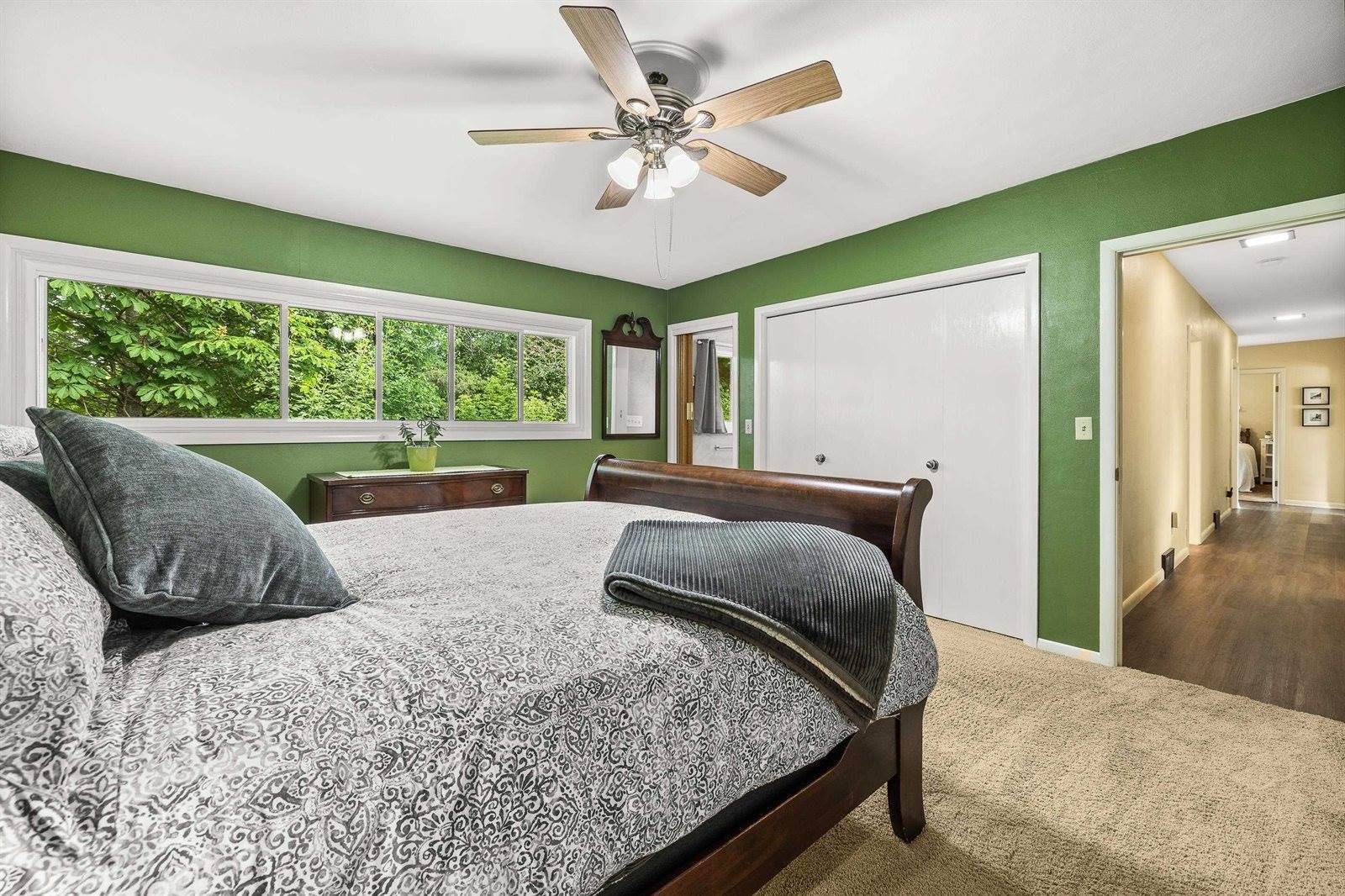 1242 E Edgewood Drive, Appleton, WI 54913