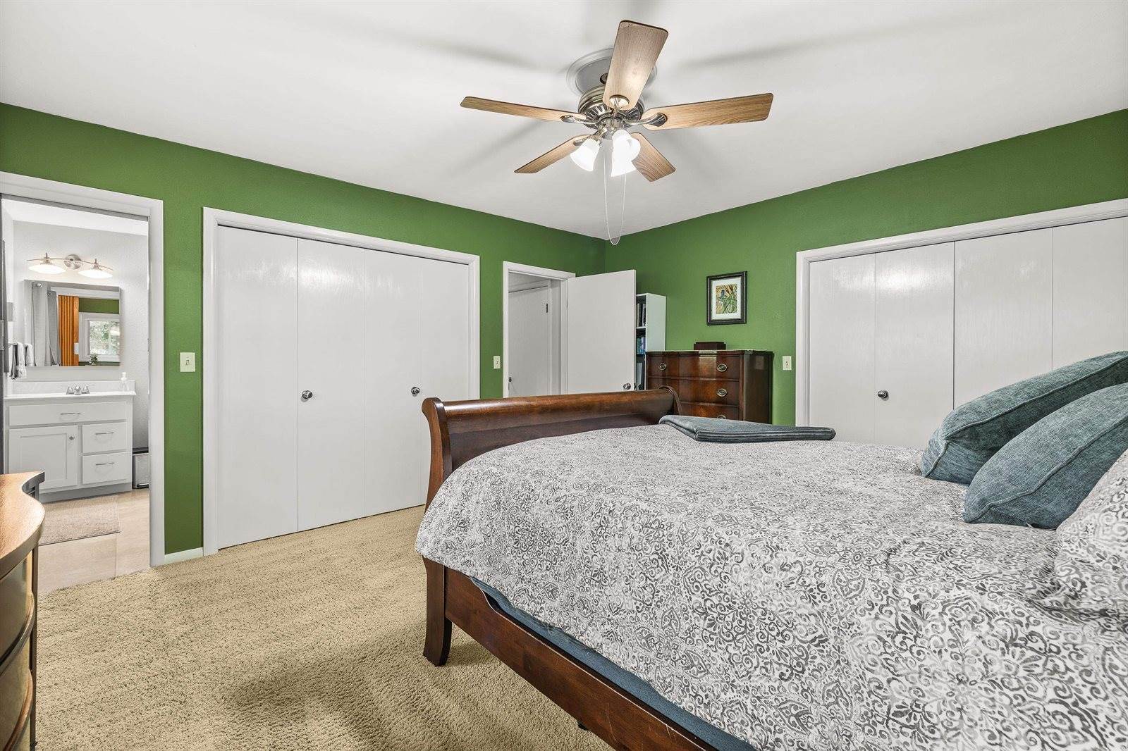 1242 E Edgewood Drive, Appleton, WI 54913