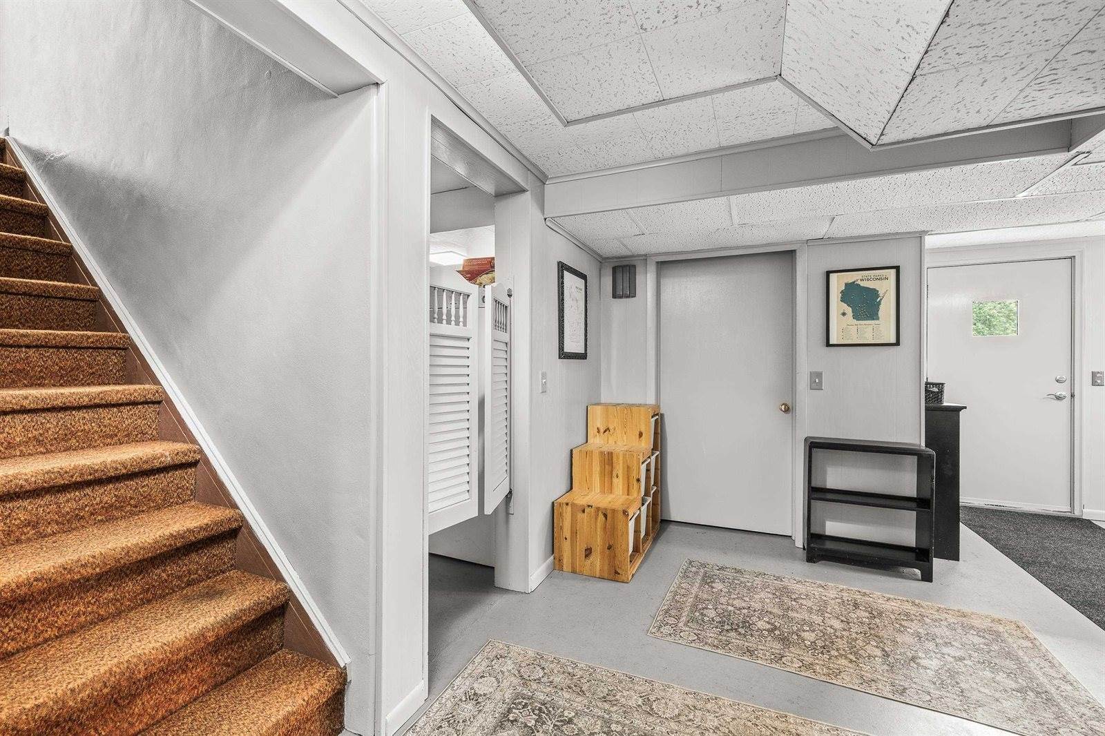 1242 E Edgewood Drive, Appleton, WI 54913