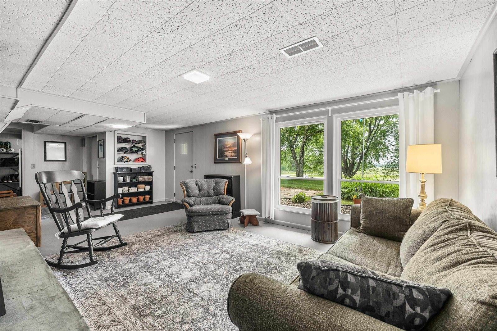 1242 E Edgewood Drive, Appleton, WI 54913