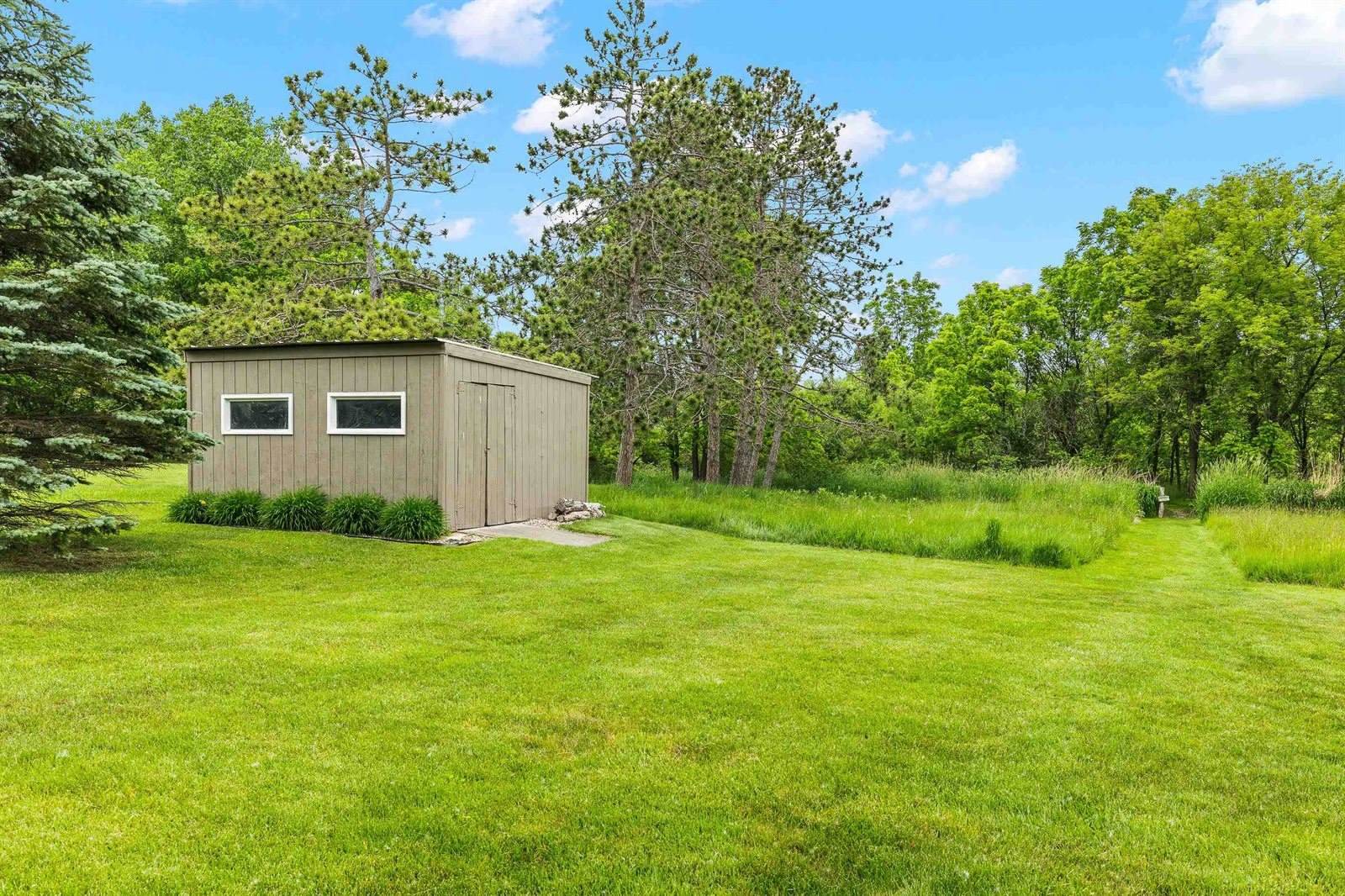 1242 E Edgewood Drive, Appleton, WI 54913