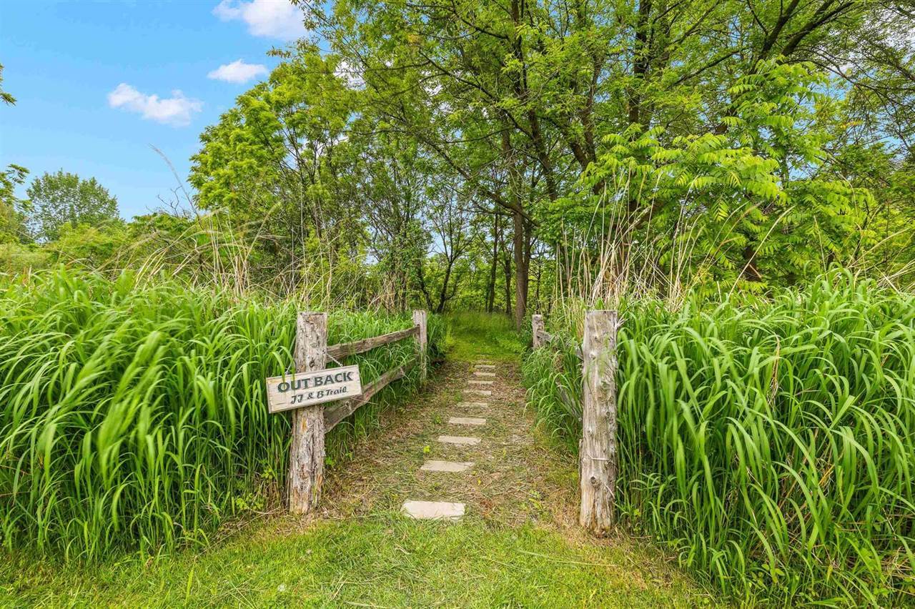 1242 E Edgewood Drive, Appleton, WI 54913