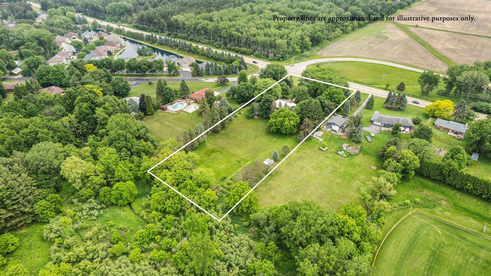 1242 E Edgewood Drive, Appleton, WI 54913