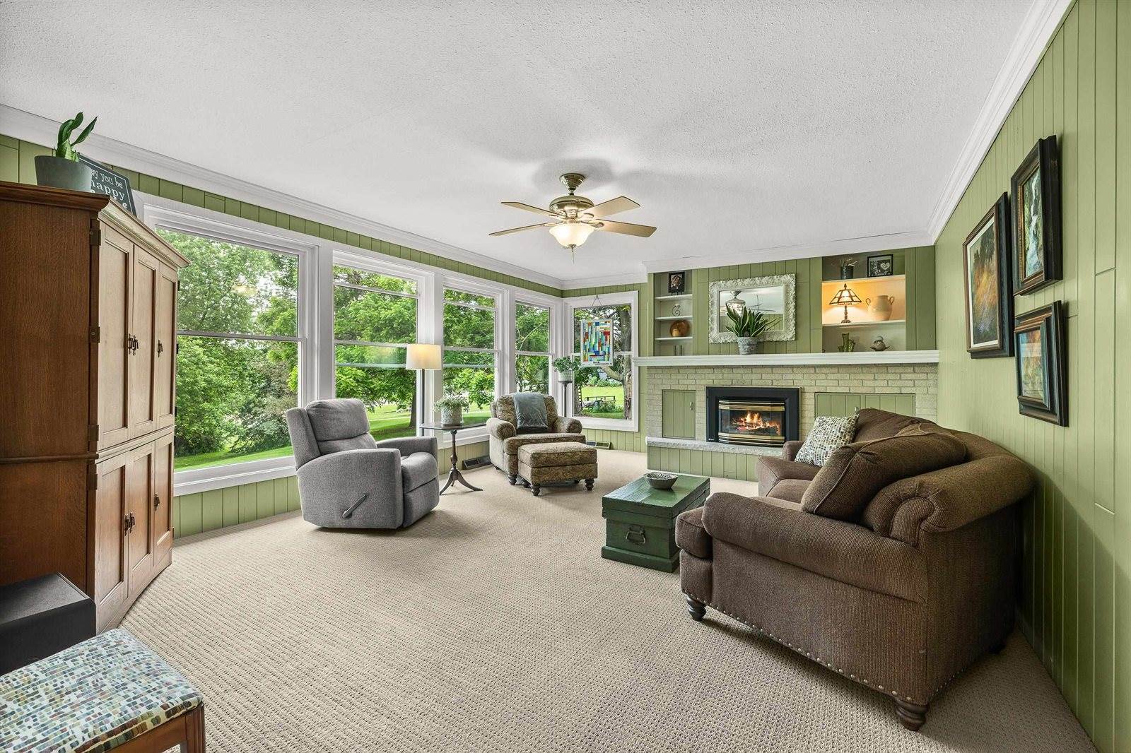 1242 E Edgewood Drive, Appleton, WI 54913