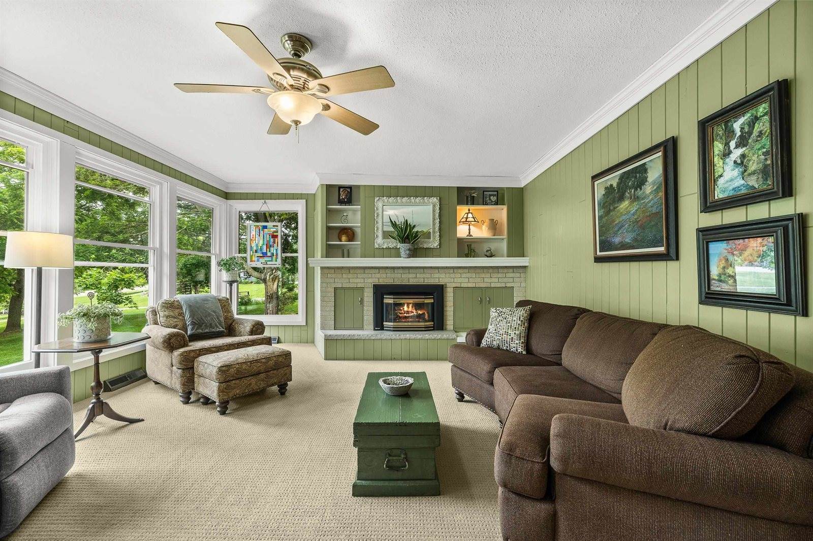 1242 E Edgewood Drive, Appleton, WI 54913