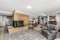 1242 E Edgewood Drive, Appleton, WI 54913