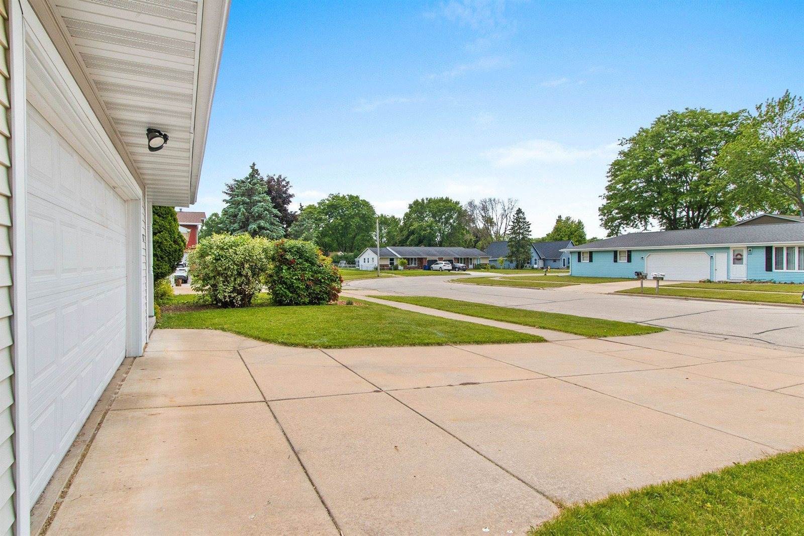 458 South St Bernard Drive, De Pere, WI 54115