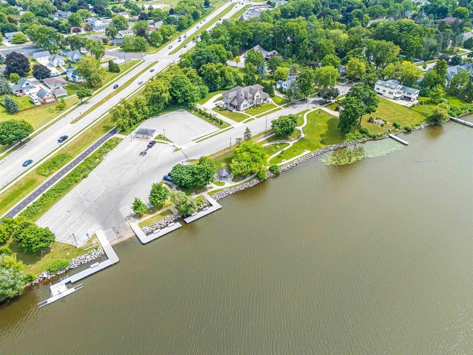 458 South St Bernard Drive, De Pere, WI 54115