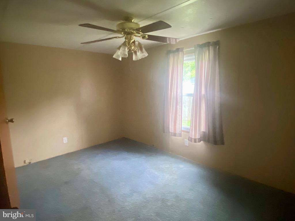 314 Henshaw Road, Bunker Hill, WV 25413