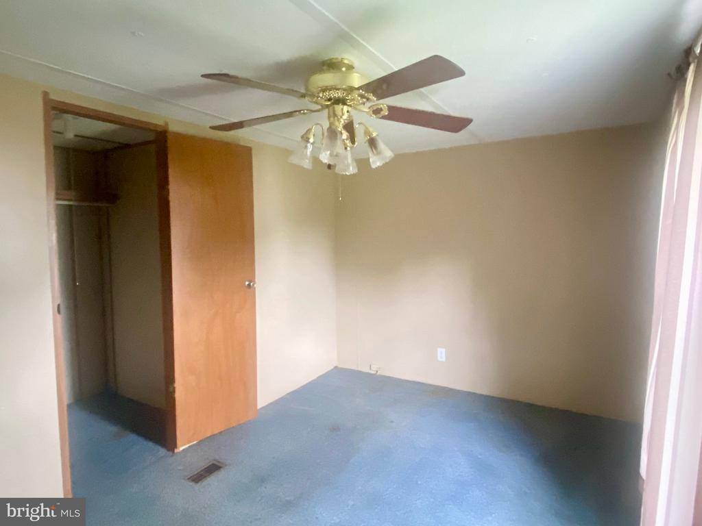 314 Henshaw Road, Bunker Hill, WV 25413