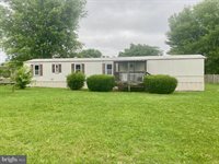 314 Henshaw Road, Bunker Hill, WV 25413
