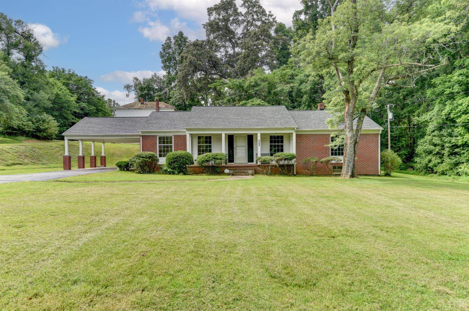 7001 Phenix Main Street, Phenix, VA 23959