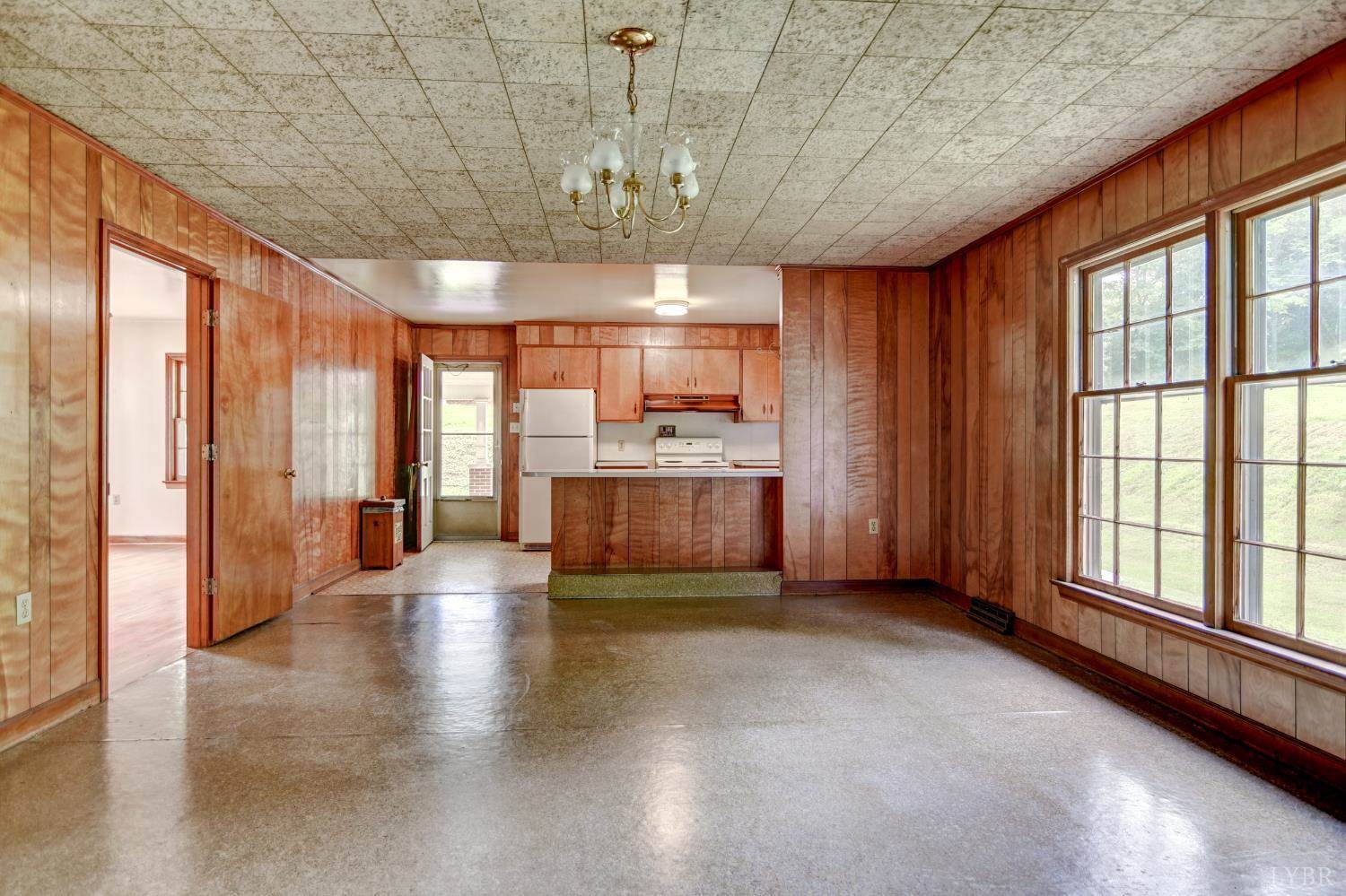 7001 Phenix Main Street, Phenix, VA 23959