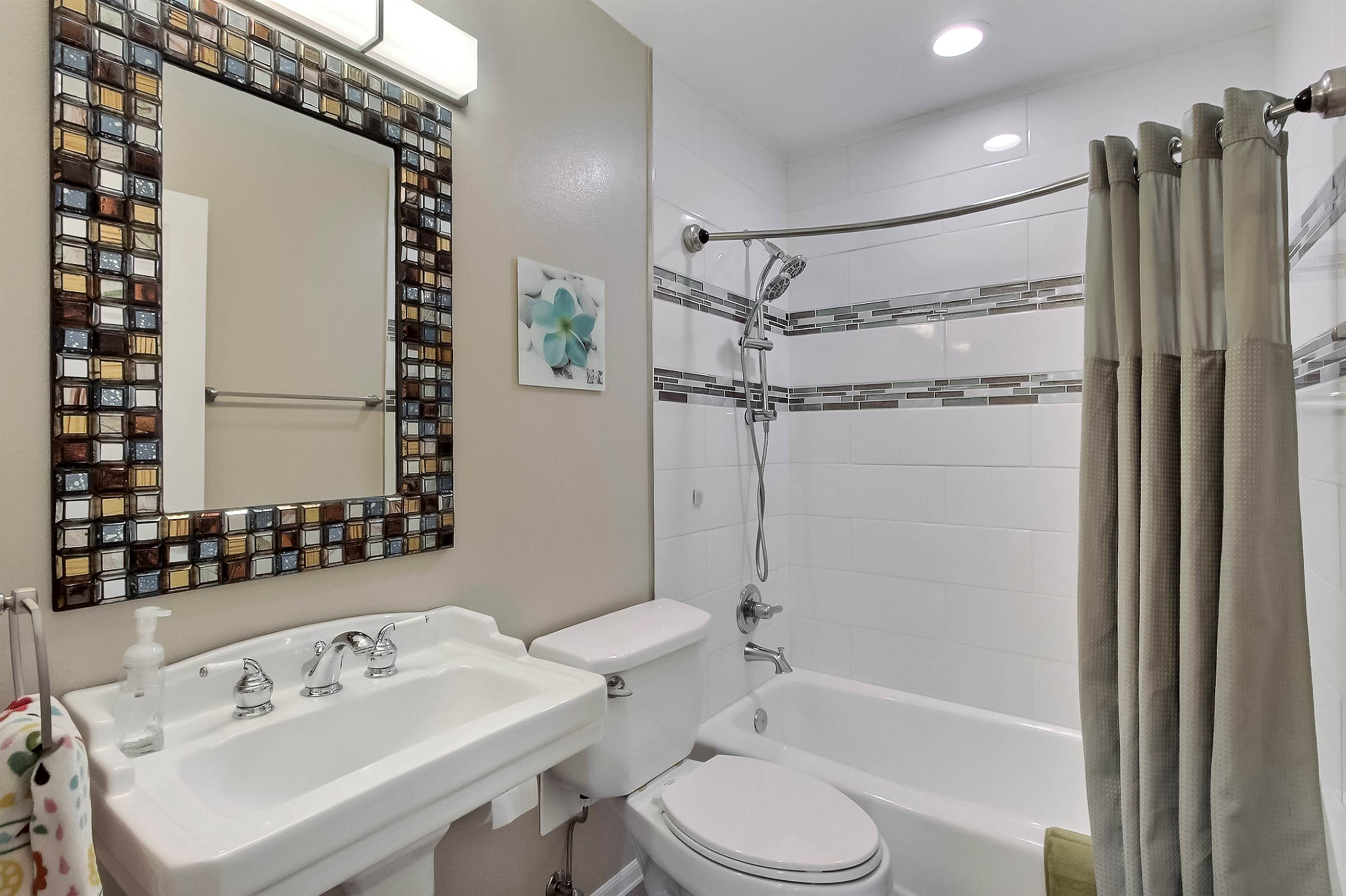 2237 McDonald Ave, DuPont, WA 98327