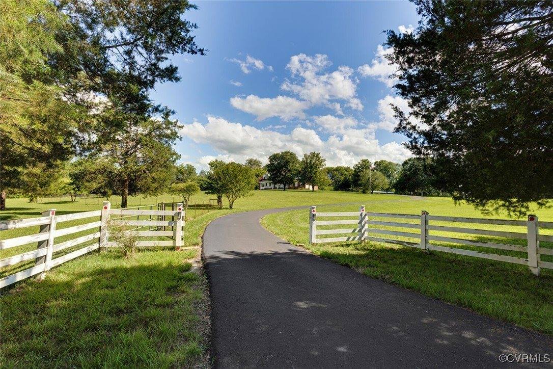 2104 Apple Grove Road, Louisa County, VA 23117