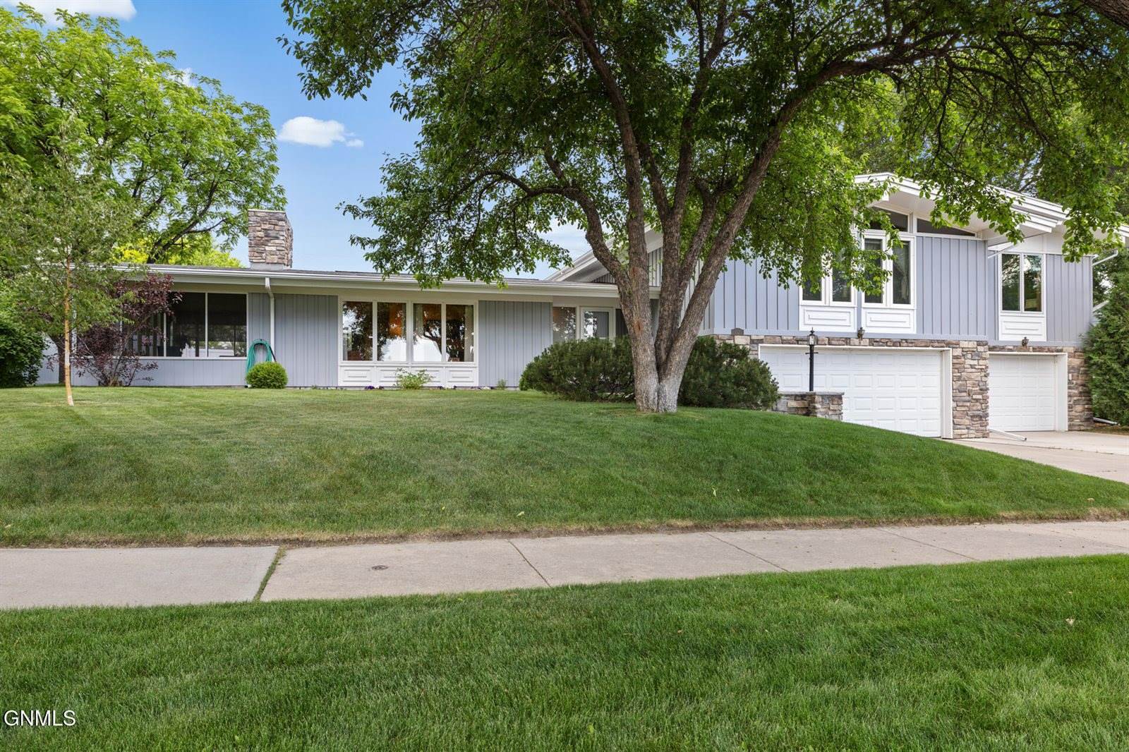 1321 University Avenue, Williston, ND 58801