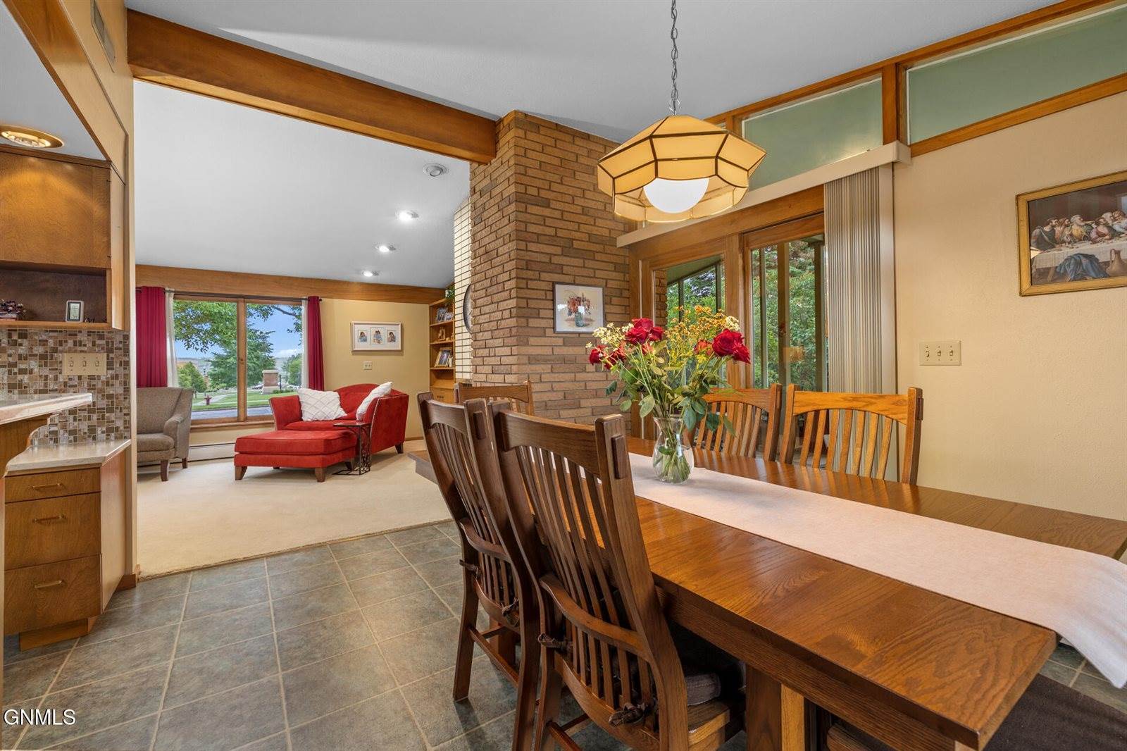 1321 University Avenue, Williston, ND 58801