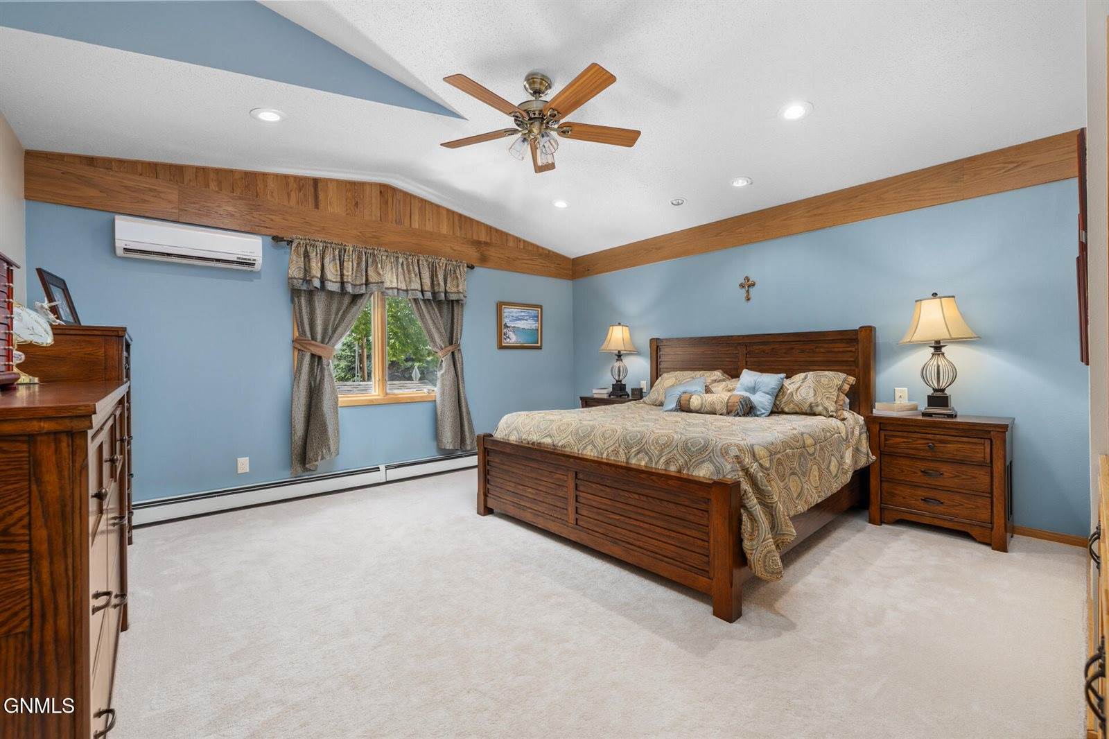 1321 University Avenue, Williston, ND 58801