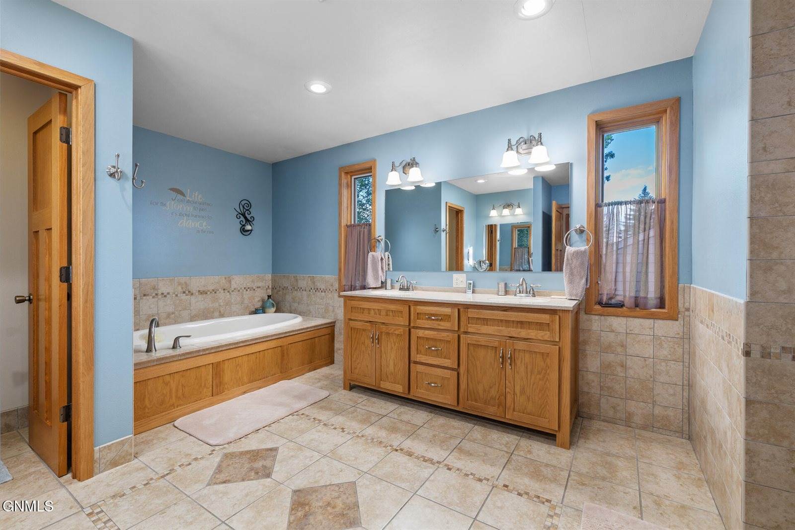 1321 University Avenue, Williston, ND 58801