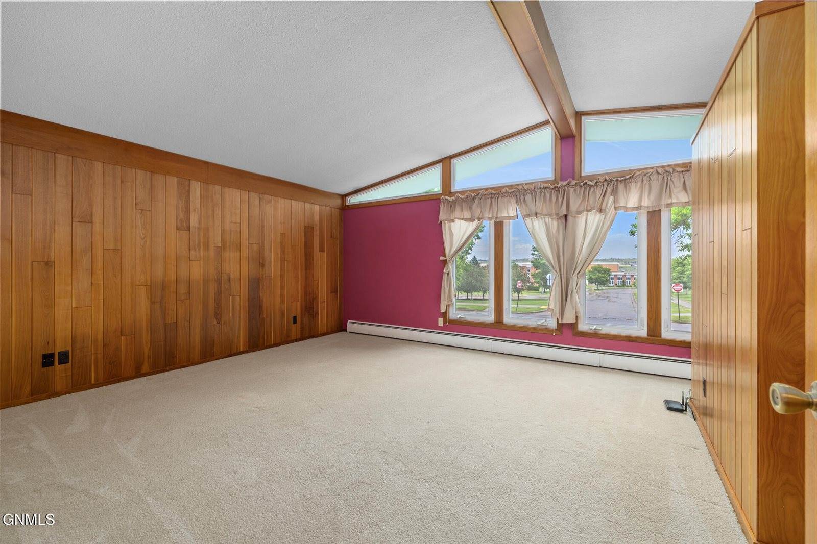 1321 University Avenue, Williston, ND 58801