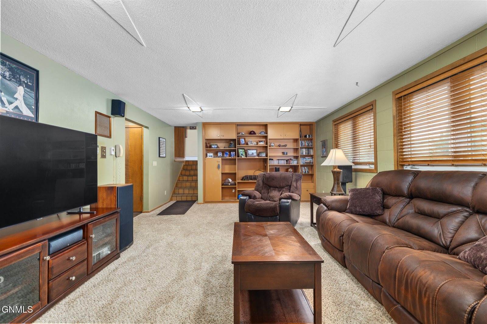 1321 University Avenue, Williston, ND 58801