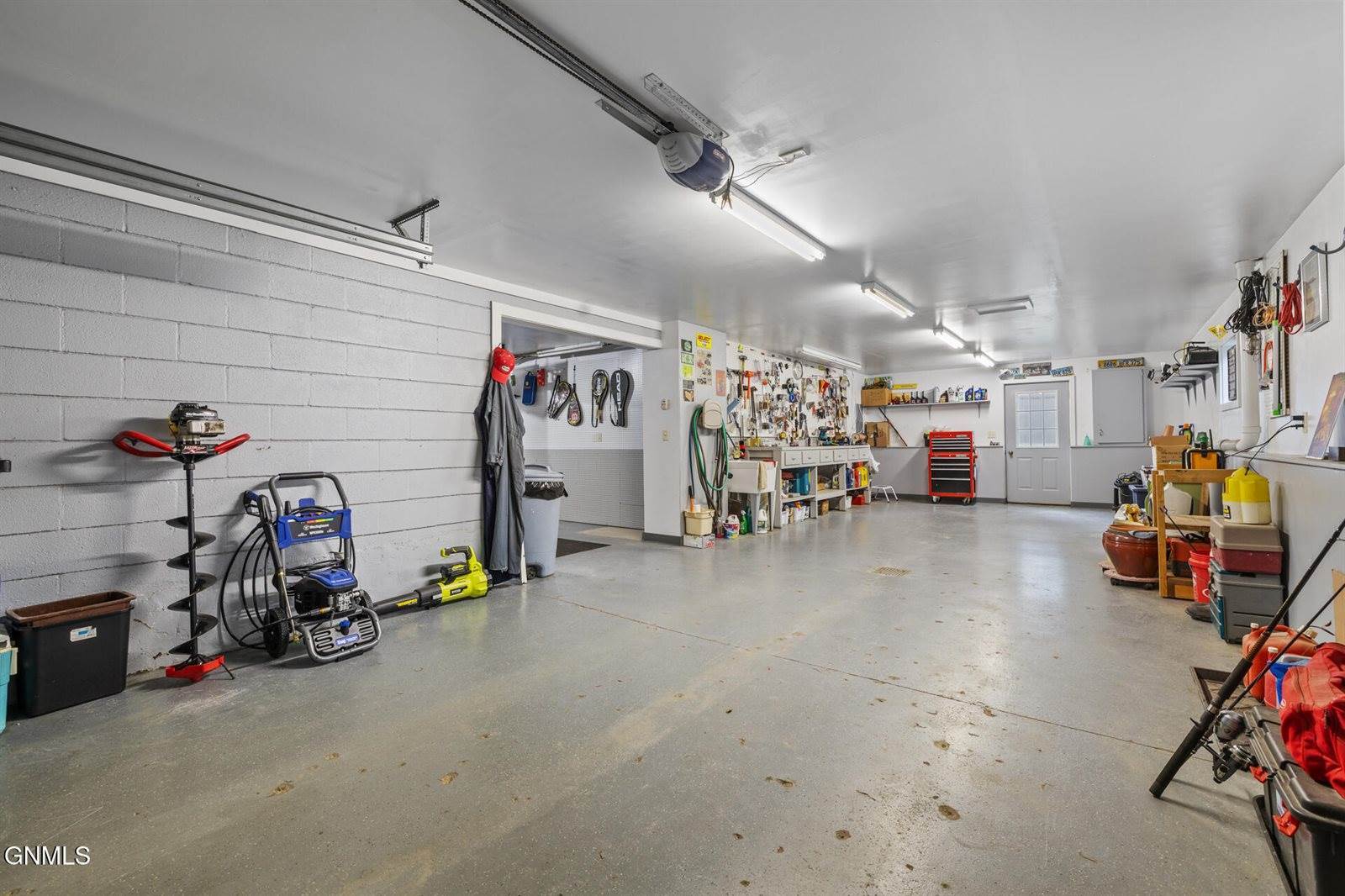 1321 University Avenue, Williston, ND 58801