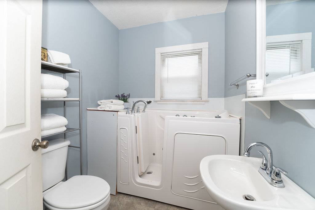 103 North Missouri Street, Adrian, MO 64720