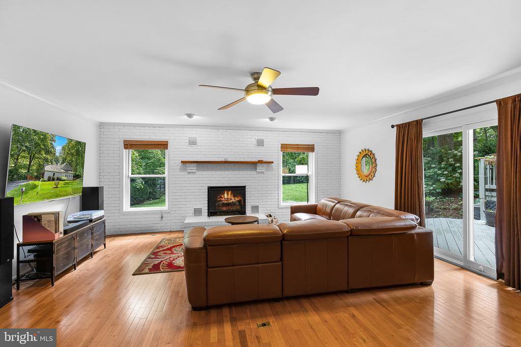 5107 Brentwood Farm Drive, Fairfax, VA 22030