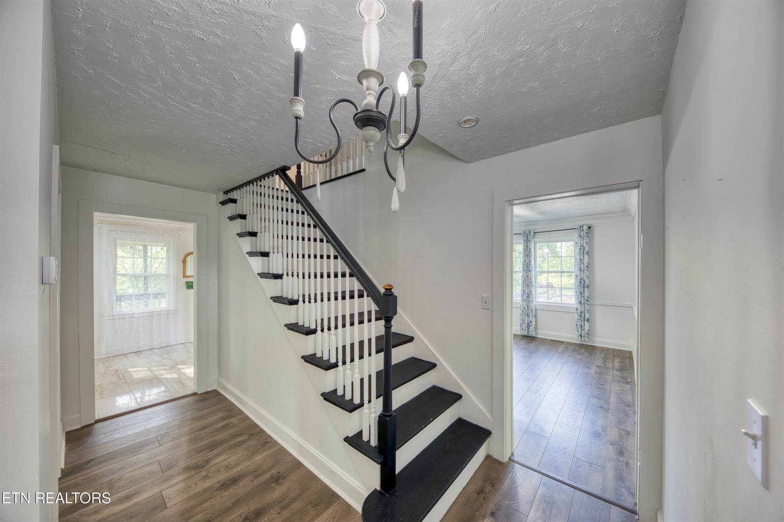 313 Edgewood Circle, Clinton, TN 37716