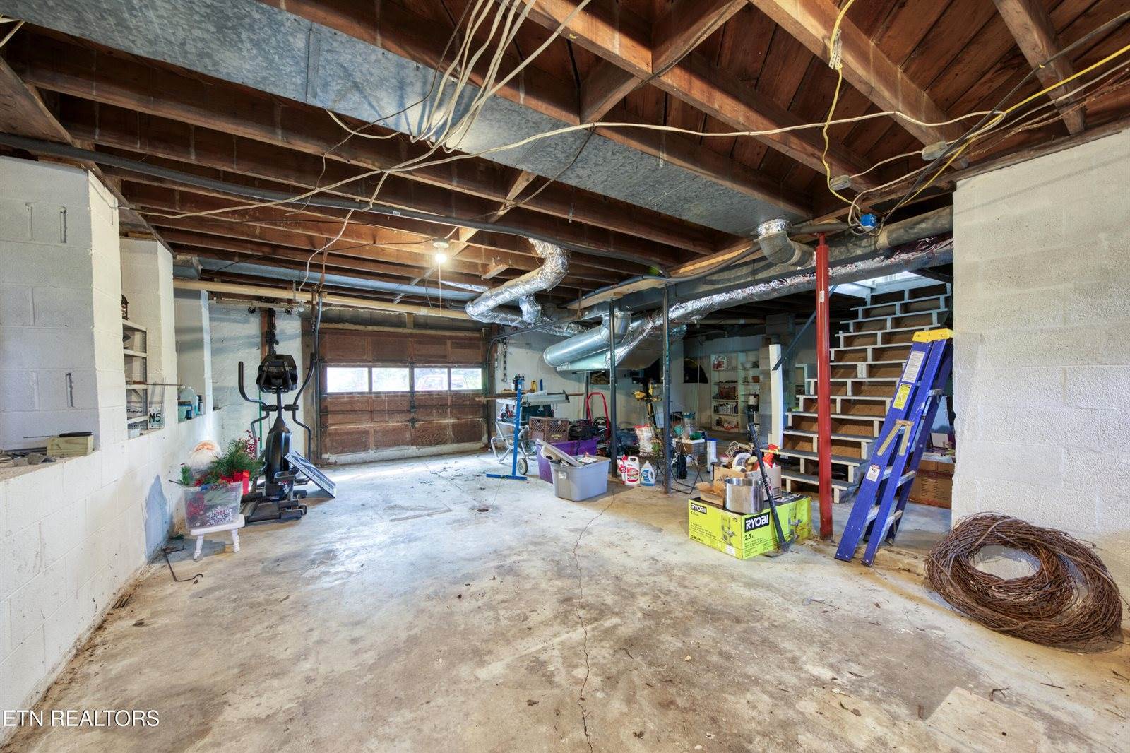 313 Edgewood Circle, Clinton, TN 37716