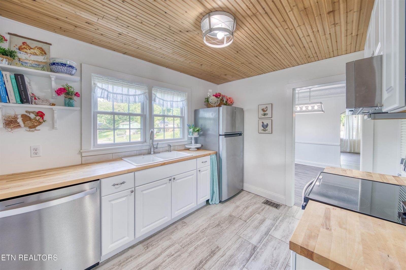 313 Edgewood Circle, Clinton, TN 37716