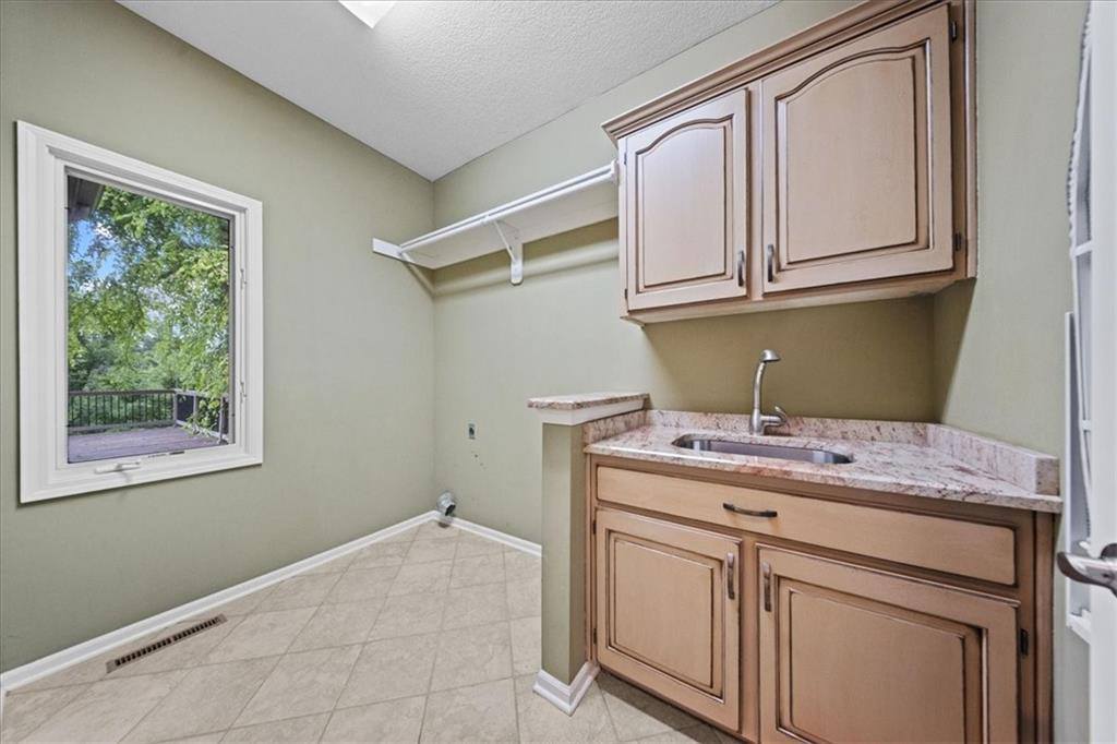 6119 W 128th Street, Overland Park, KS 66209