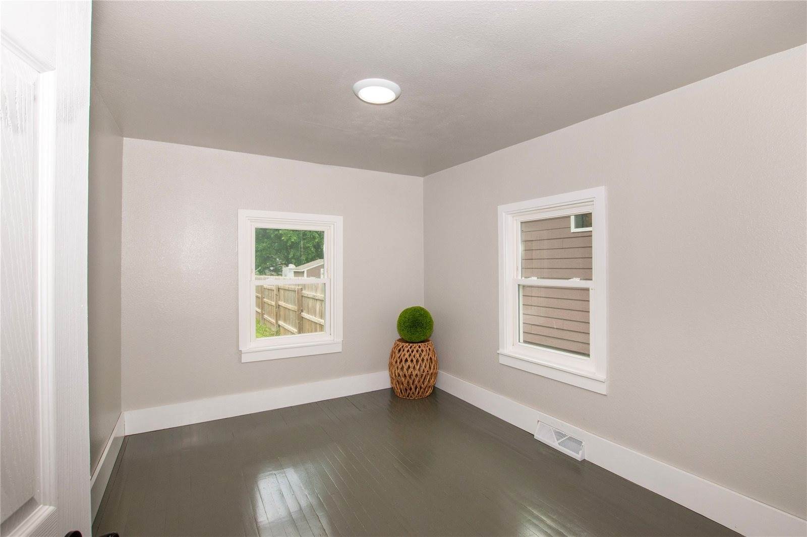 1234 East 26th Court, Des Moines, IA 50317