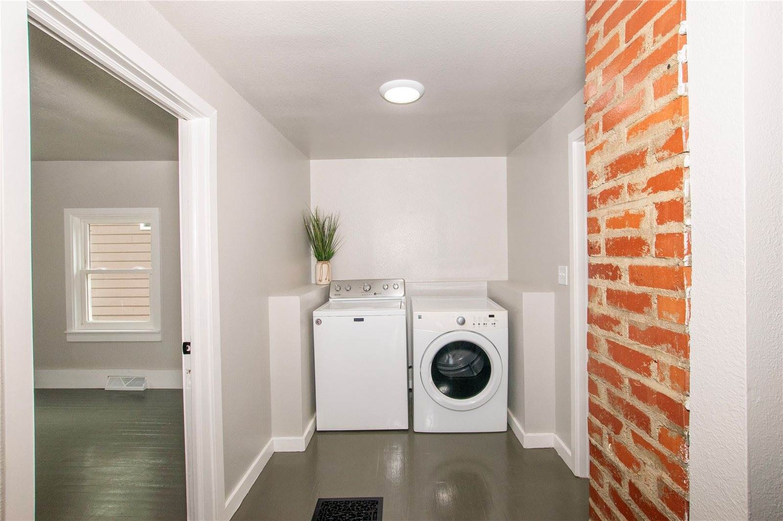 1234 East 26th Court, Des Moines, IA 50317