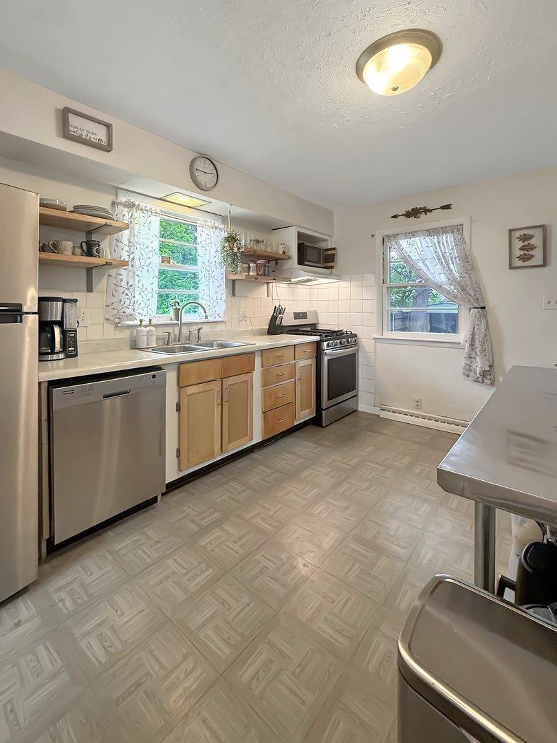 1639 South Highland Avenue, Freeport, IL 61032