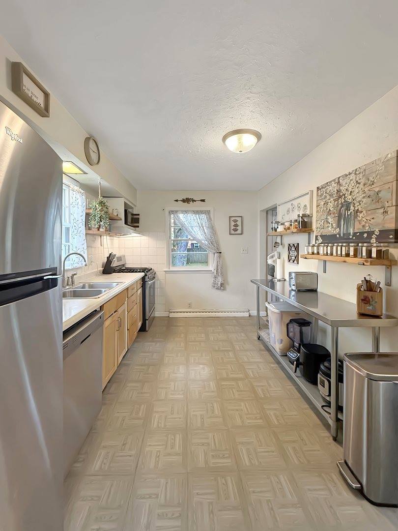 1639 South Highland Avenue, Freeport, IL 61032