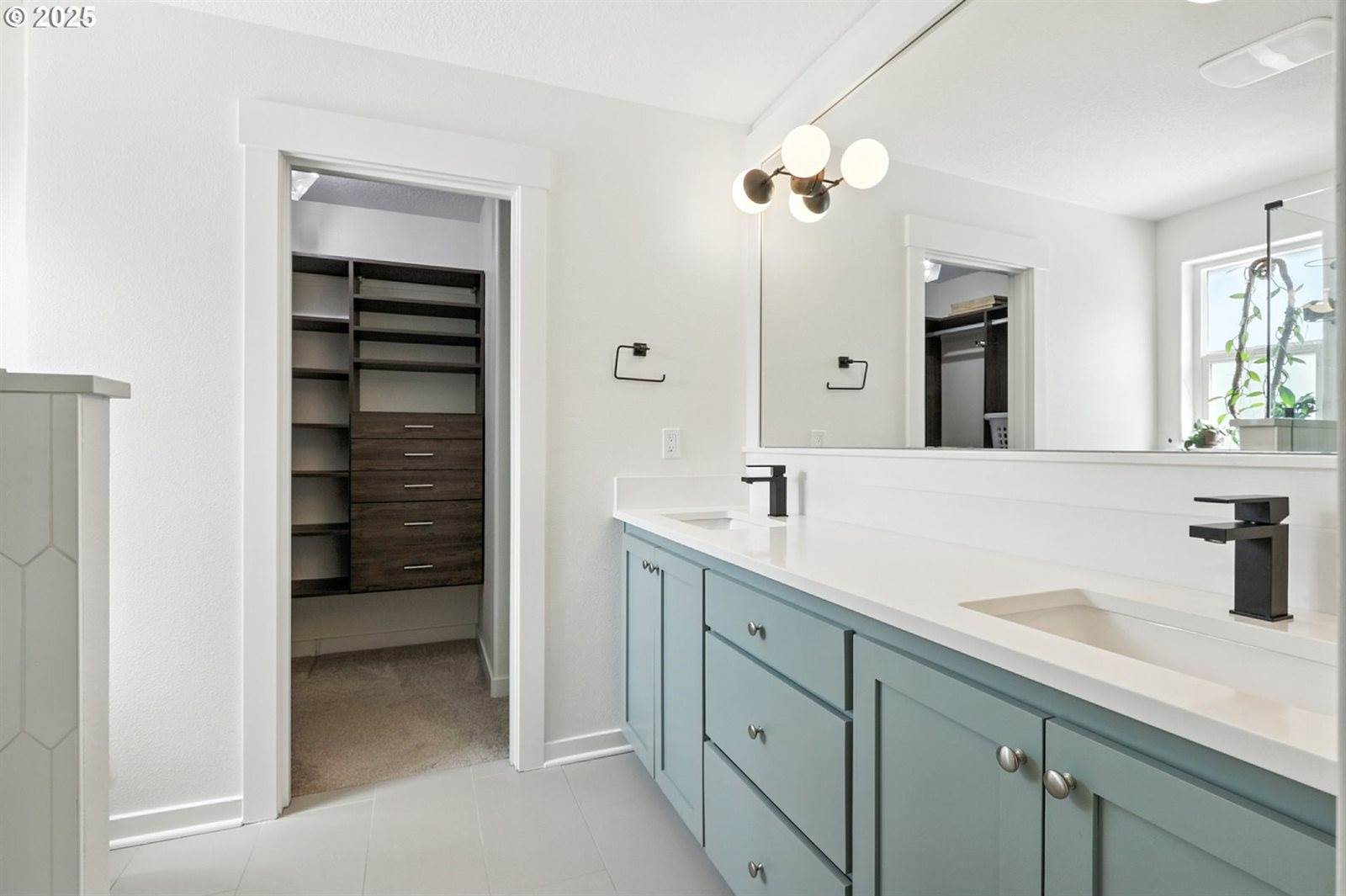 18 NE Cook St, Portland, OR 97212