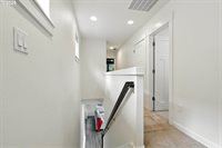 18 NE Cook St, Portland, OR 97212