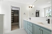 18 NE Cook St, Portland, OR 97212