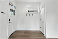 18 NE Cook St, Portland, OR 97212