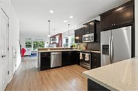 18 NE Cook St, Portland, OR 97212