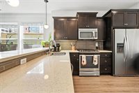 18 NE Cook St, Portland, OR 97212