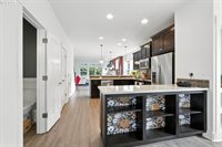 18 NE Cook St, Portland, OR 97212