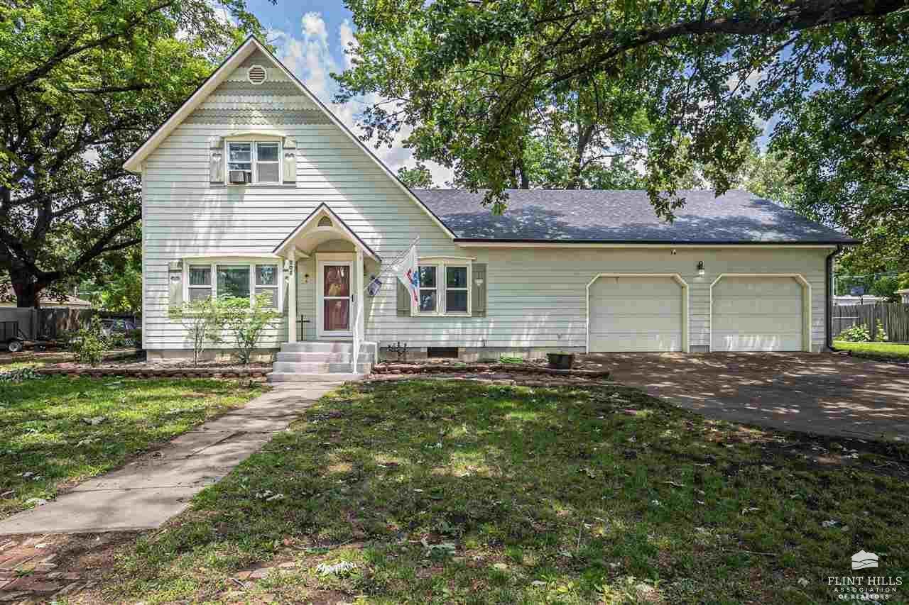 205 East 4th Street, Solomon, KS 67480