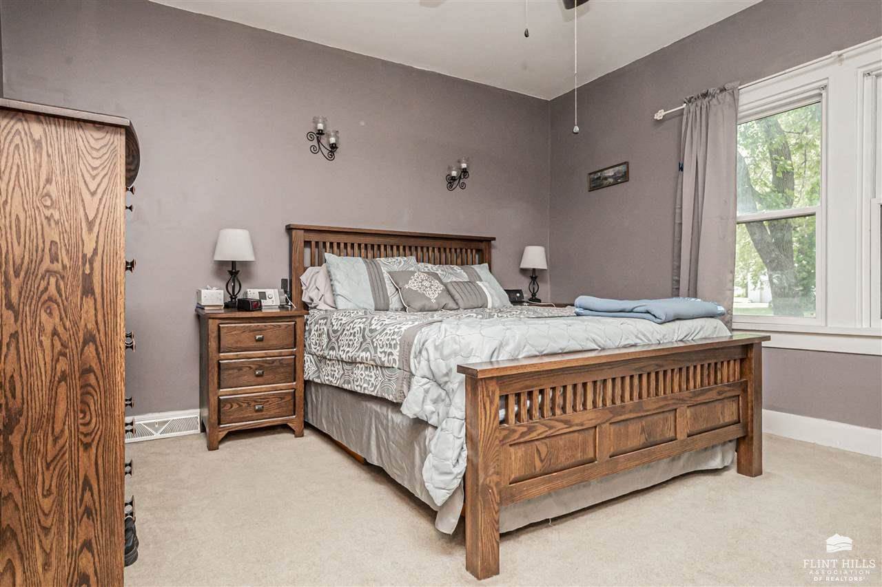 205 East 4th Street, Solomon, KS 67480