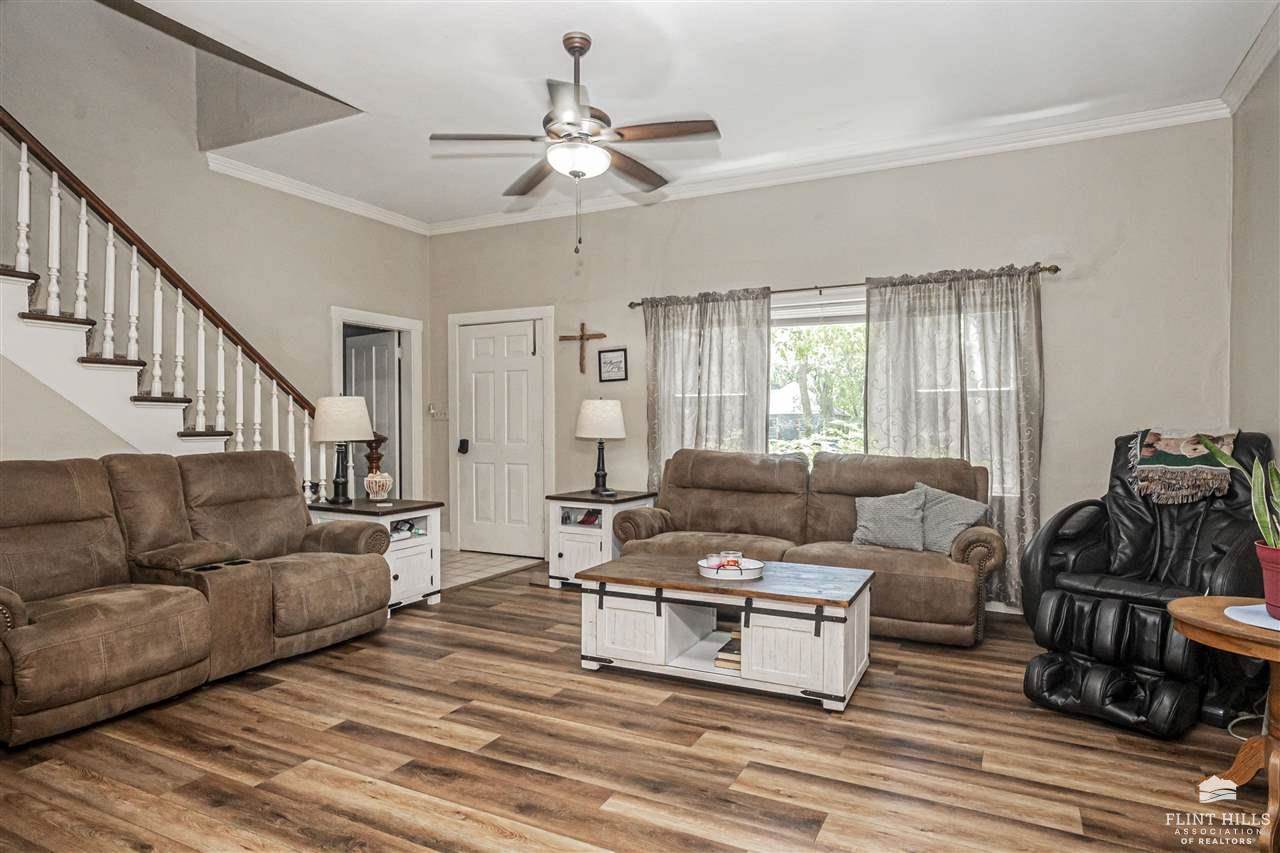 205 East 4th Street, Solomon, KS 67480