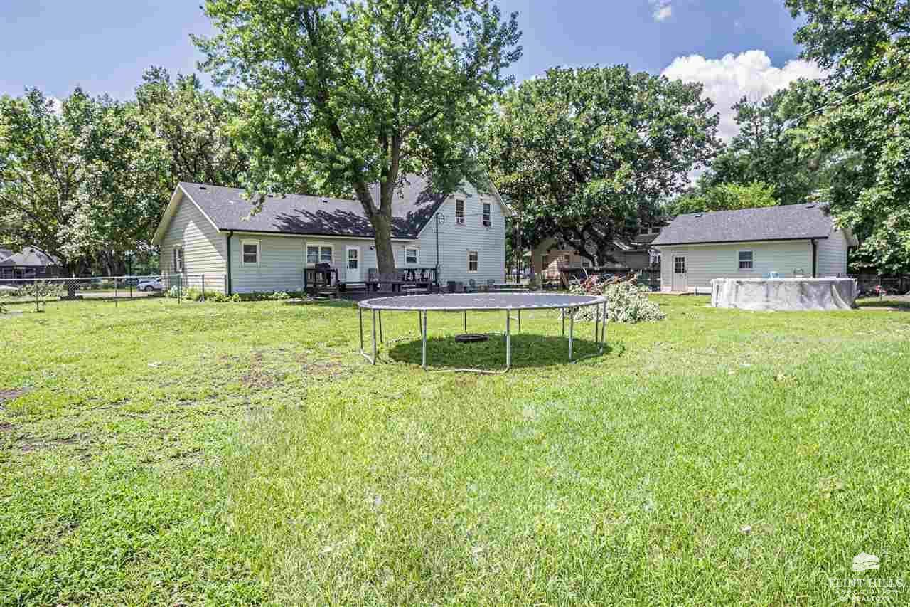 205 East 4th Street, Solomon, KS 67480